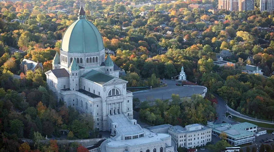 វិហារកាតូលិក (Saint Joseph’s Oratory)