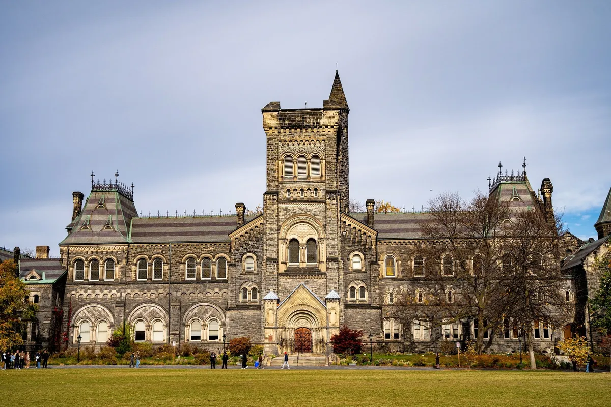 សាកលវិទ្យាល័យតូរុនតូ (Toronto University)