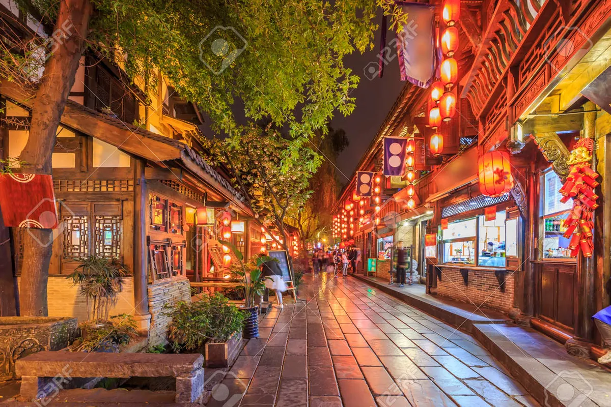 116596537-chengdu-kuanzhai-alley-night-scene