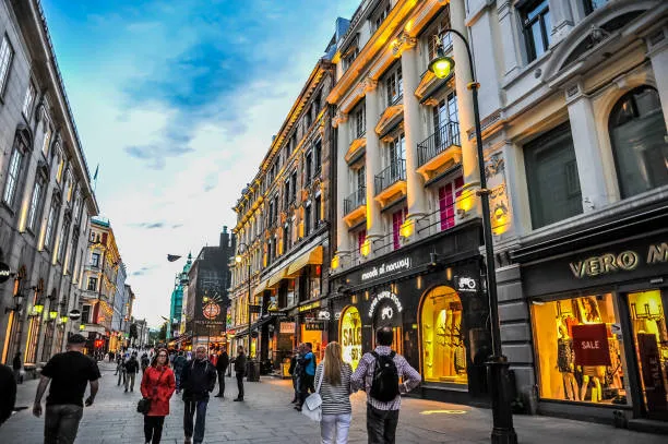 (Karl Johans Gate Street)