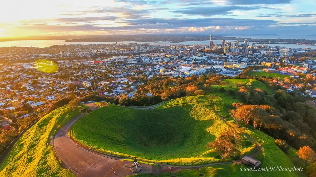 ភ្នំអុីដេន (Mt. Eden)