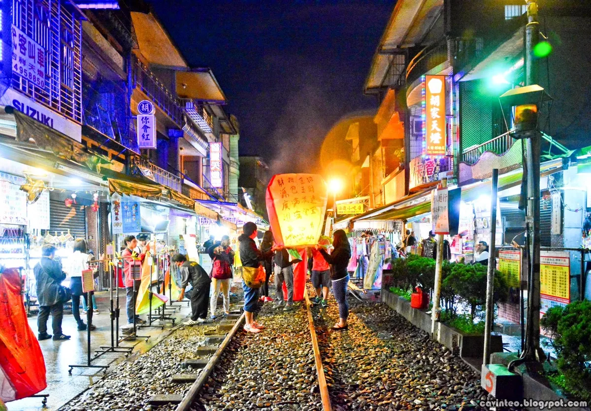 02 Shifen Old Street - Release the Sky Lanterns (十分放天燈)! @ New Taipei [Taiwan] (Large)