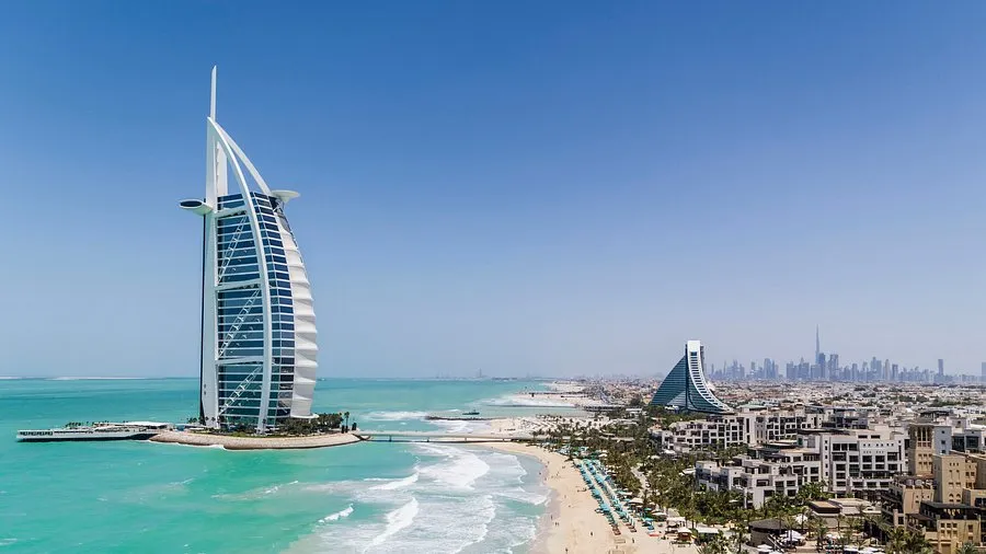 កាហ្វេមាស និងនំ Burj Al Arab (Golden Coffee and Burj Al Arab)