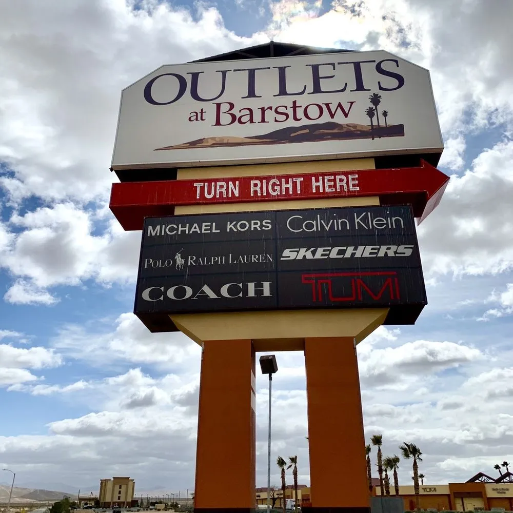 ប៉ាស្តូអោតឡែត (Barstow Outlet)