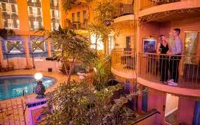 ហោតែល ហ្វែម៉ុង លើ សាតូ ហ្វ្រង់តេណាក (Fairmont Le Château Frontenac)