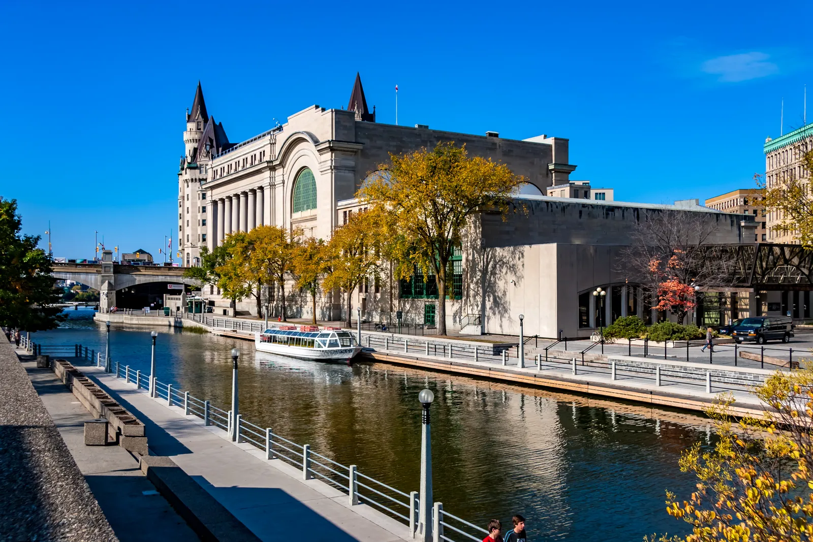 Canal_The_Rideau_Canal_,Ottawa_(40995174212)