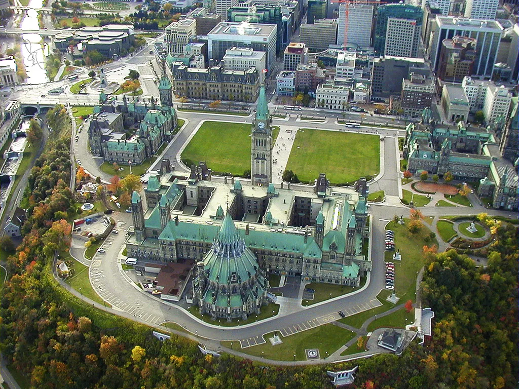 Parliament_Hill_from_a_Hot_Air_Balloon,_Ottawa,_Ontario,_Canada,_Y2K_(7173715788)
