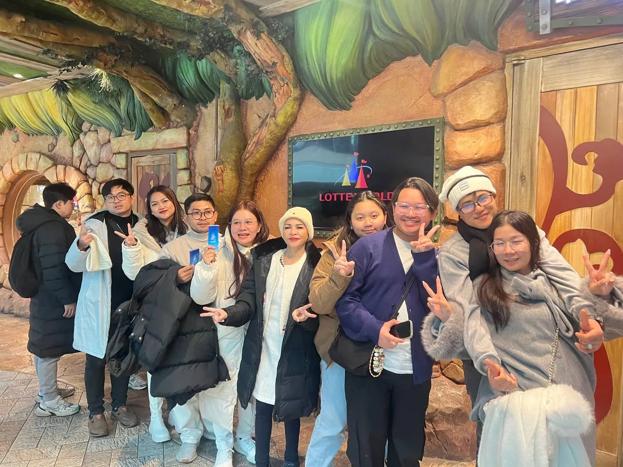 Lotte world seoul.jpg1
