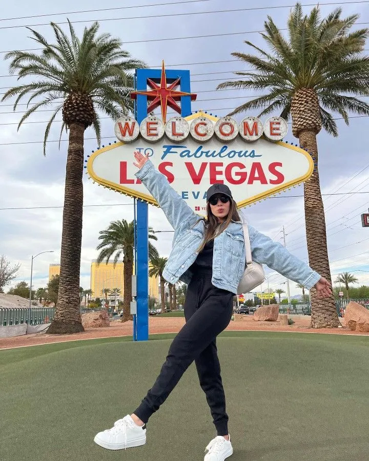 las vegas sign 3