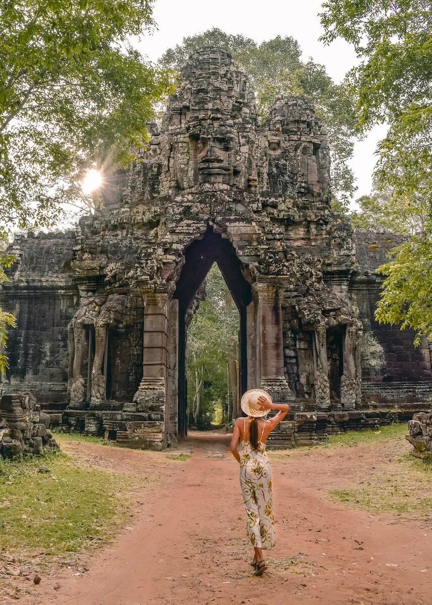 east-gate-angkor-wat-visit