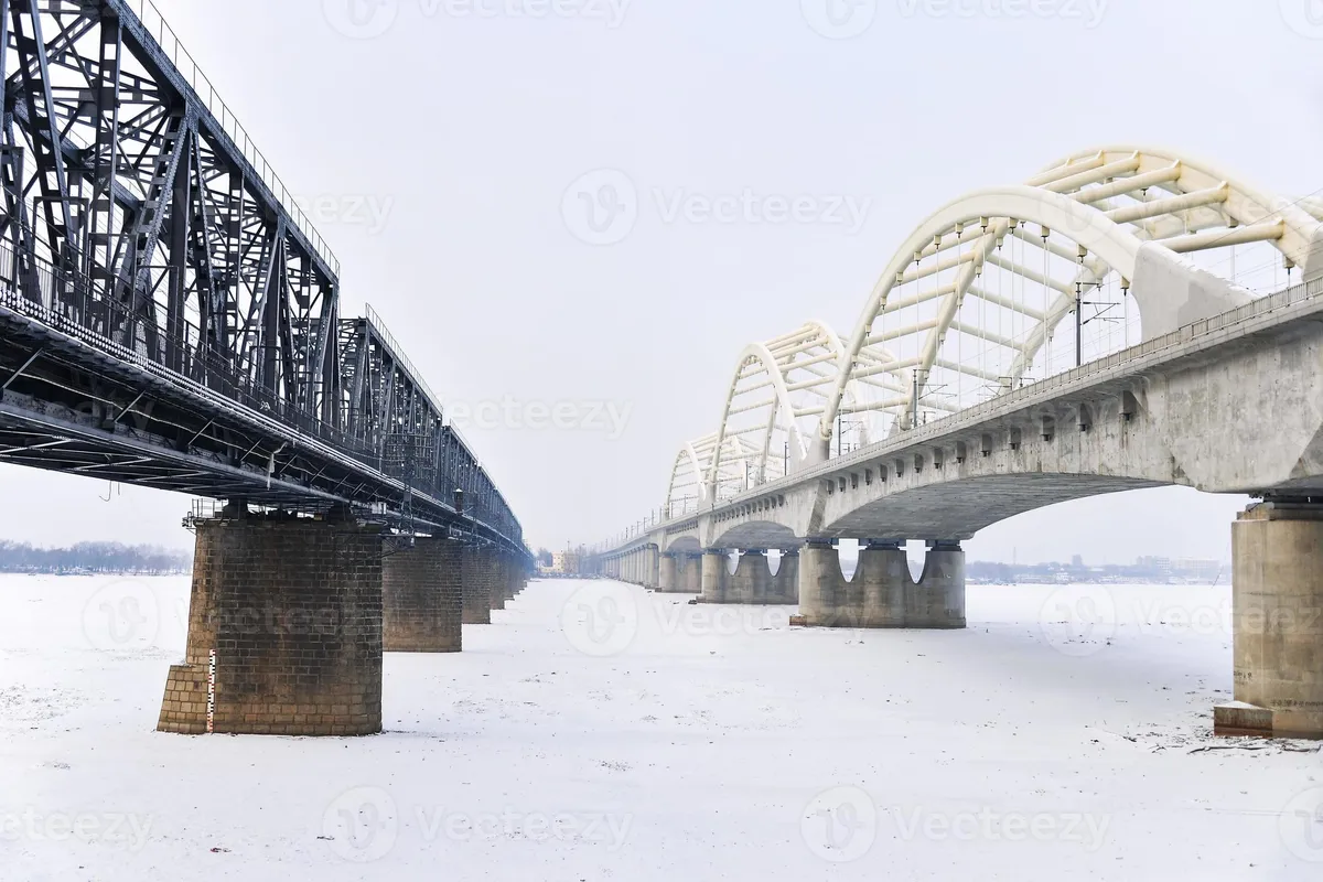 Binjiang Centennial Riverside Railway Bridge