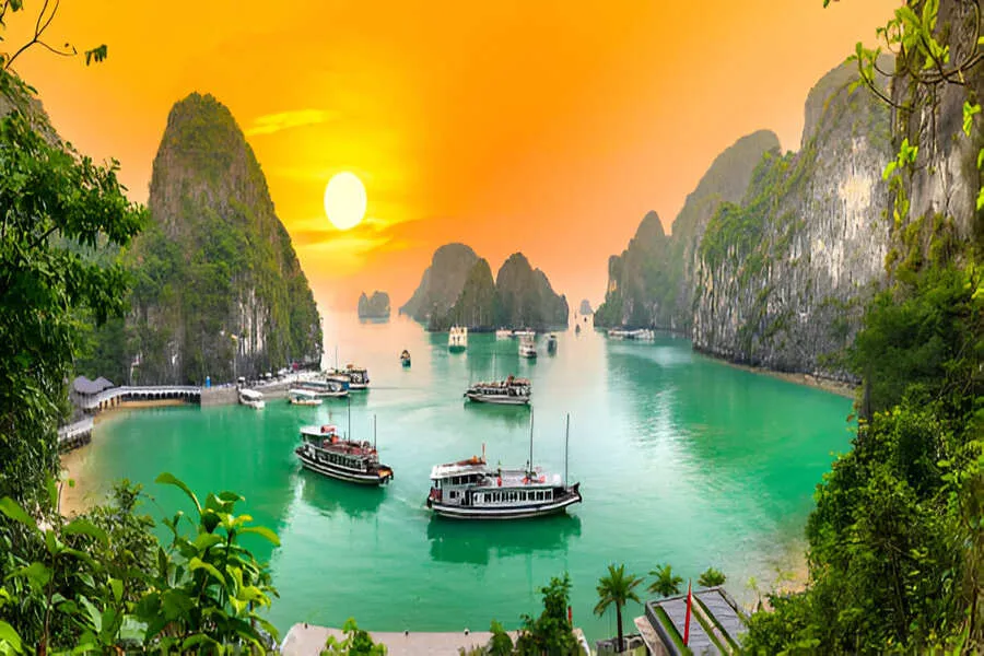 ហាឡុងបេ (Halong Bay)