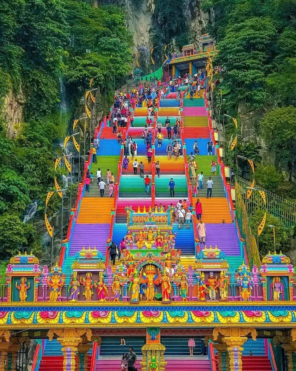 រូងភ្នំបាទូ (Batu Caves)
