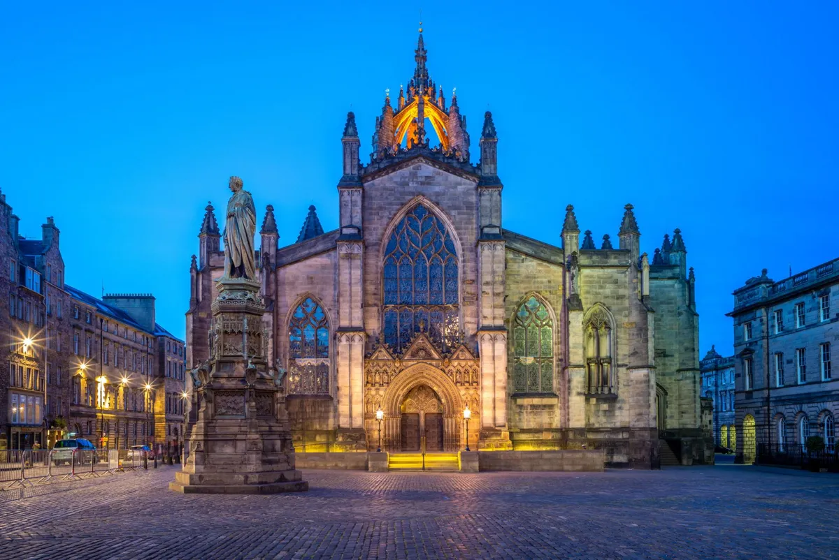  ព្រះវិហារកាតូលិកសេនចែល (St. Giles Cathedral)