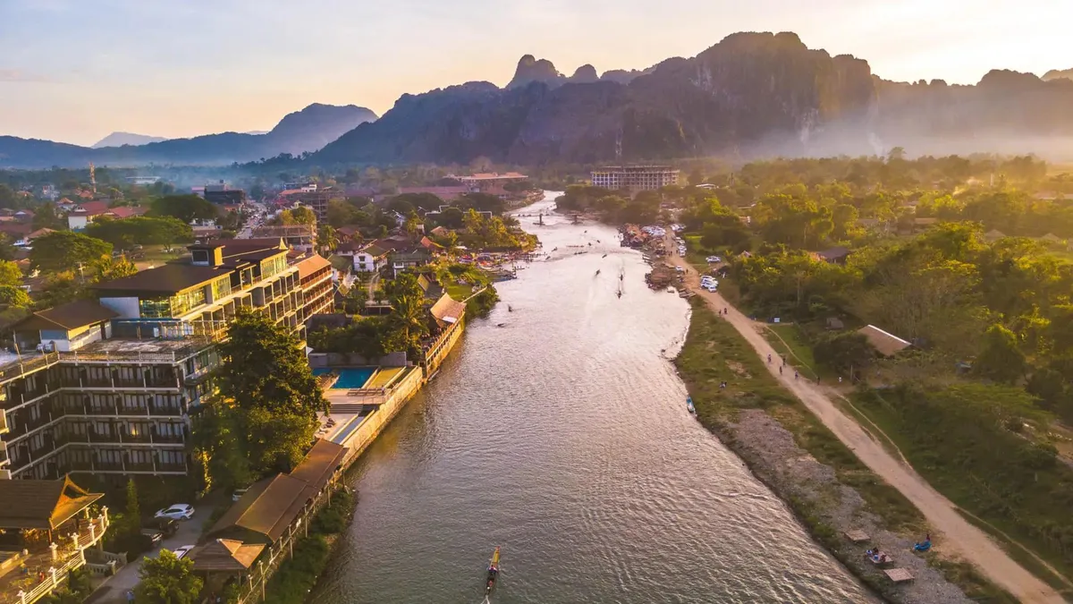 ទីក្រុងវ៉ាងរៀង (Vang Vieng)