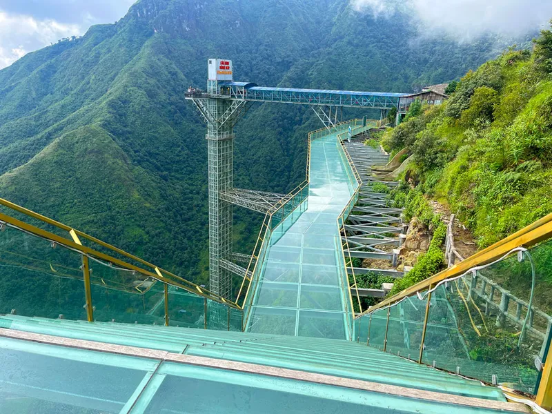 pont-en-verre-de-sapa-9