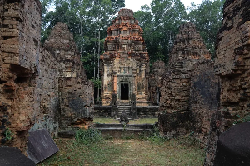 ប្រាសាទព្រះគោ.jpg