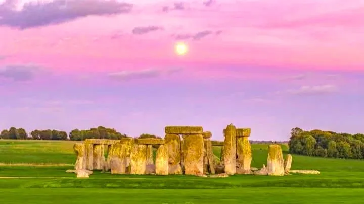 Stonehenge.jpg